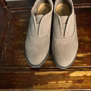 Brand new Womens dark taupe suede Clarks. NWT